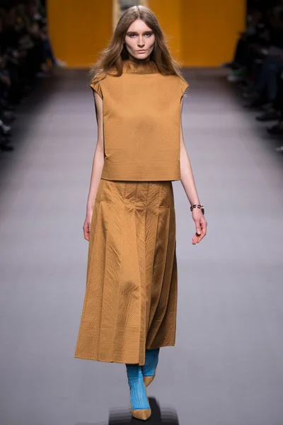 Look 1